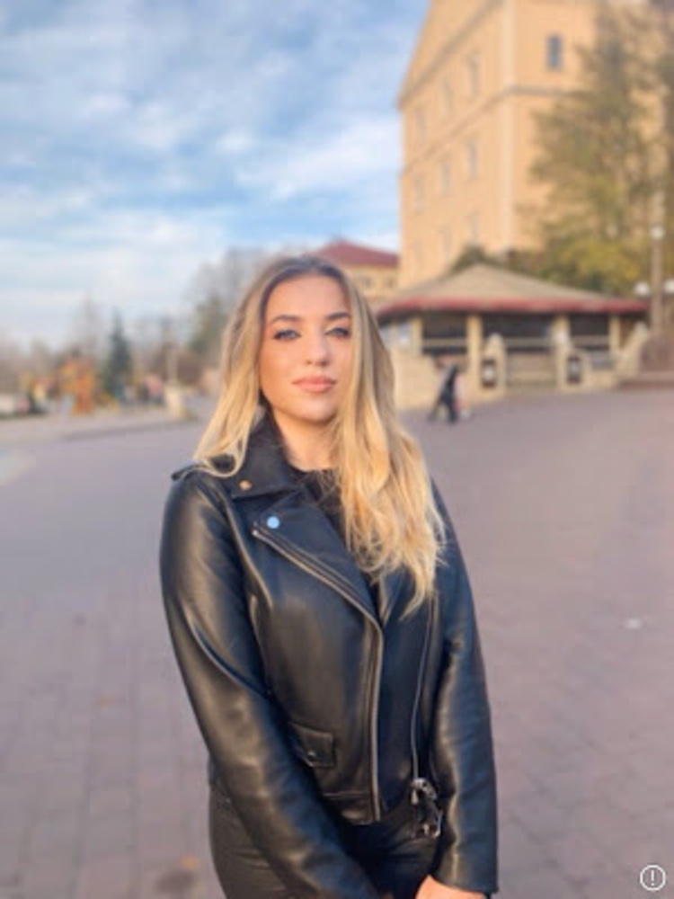 Meet your Posher, Marina